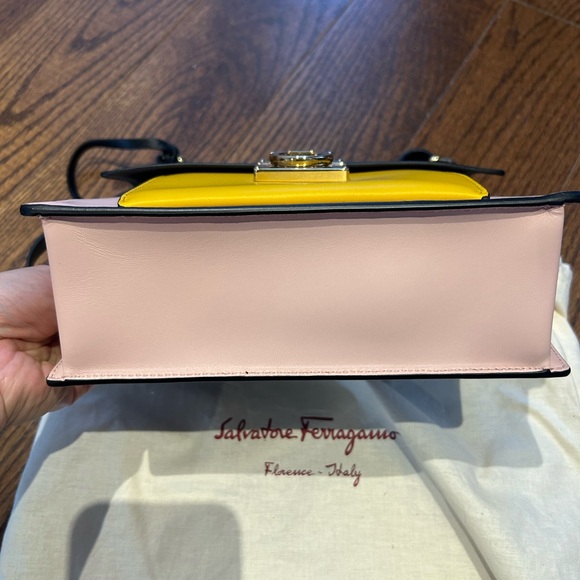 Authentic Salvatore Ferragamo Marisol 21F564 handbag/ shoulder bag - Picture 8 of 16